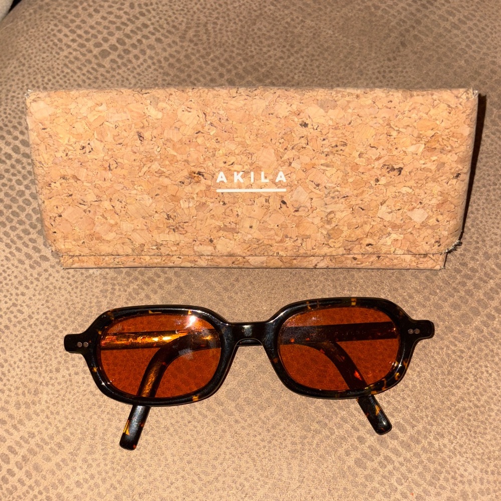 AKILA Phyche Women's Tortoise Sunglasses